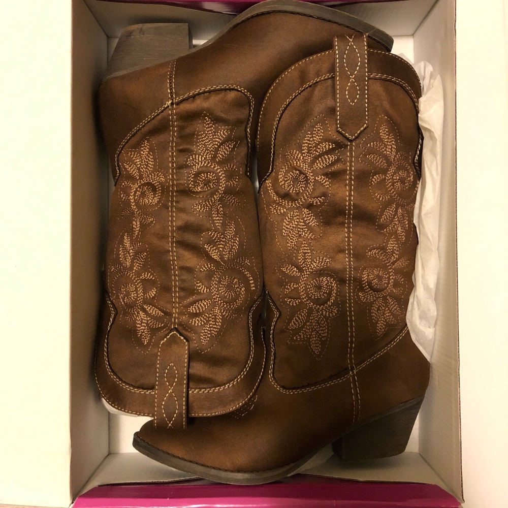 Size 7 RAMPAGE Western Boots